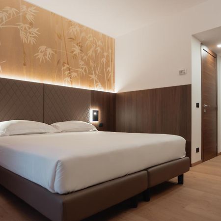 Hotel Pineta Busto Arsizio Exterior foto