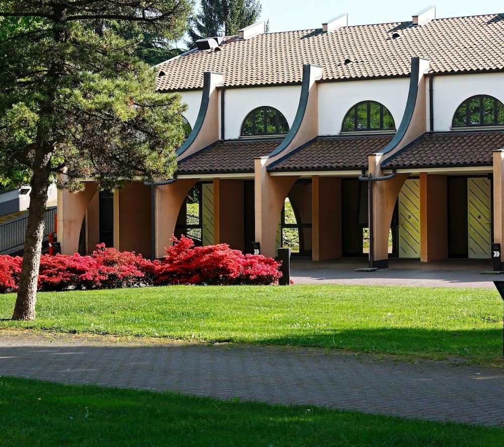 Hotel Pineta Busto Arsizio Exterior foto