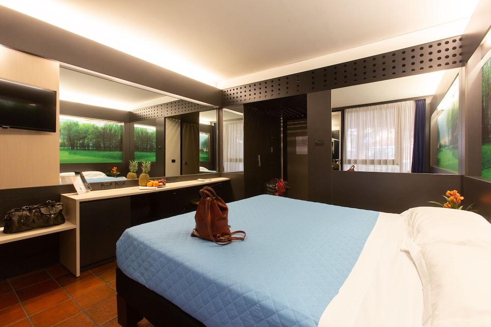 Hotel Pineta Busto Arsizio Exterior foto