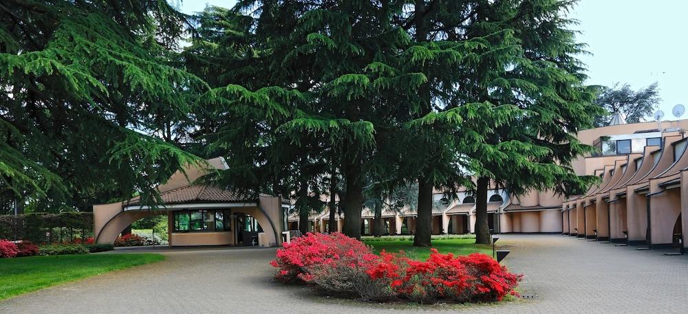 Hotel Pineta Busto Arsizio Exterior foto