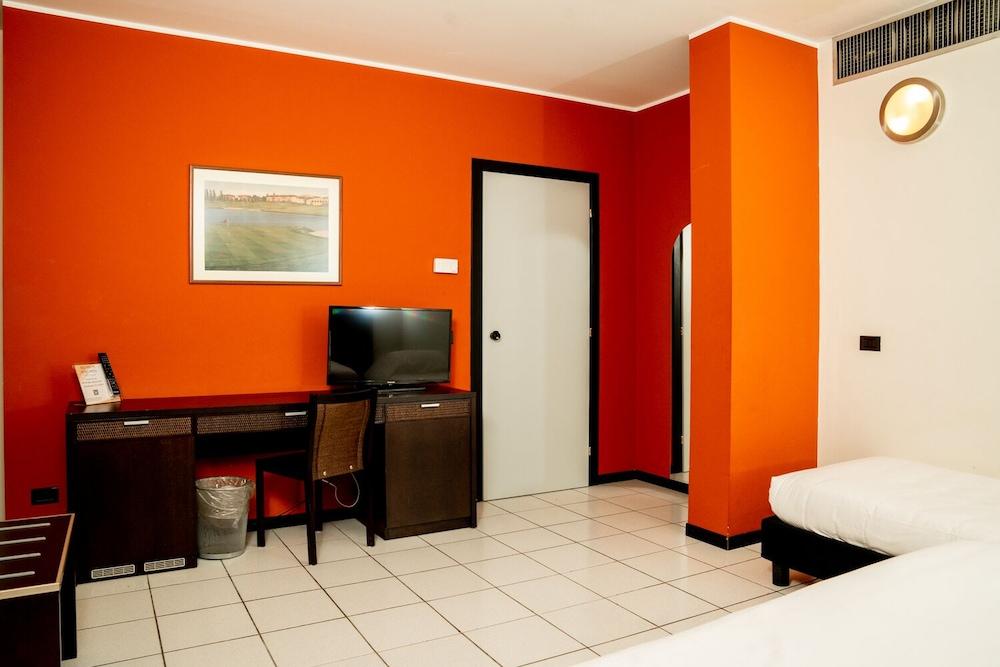 Hotel Pineta Busto Arsizio Exterior foto